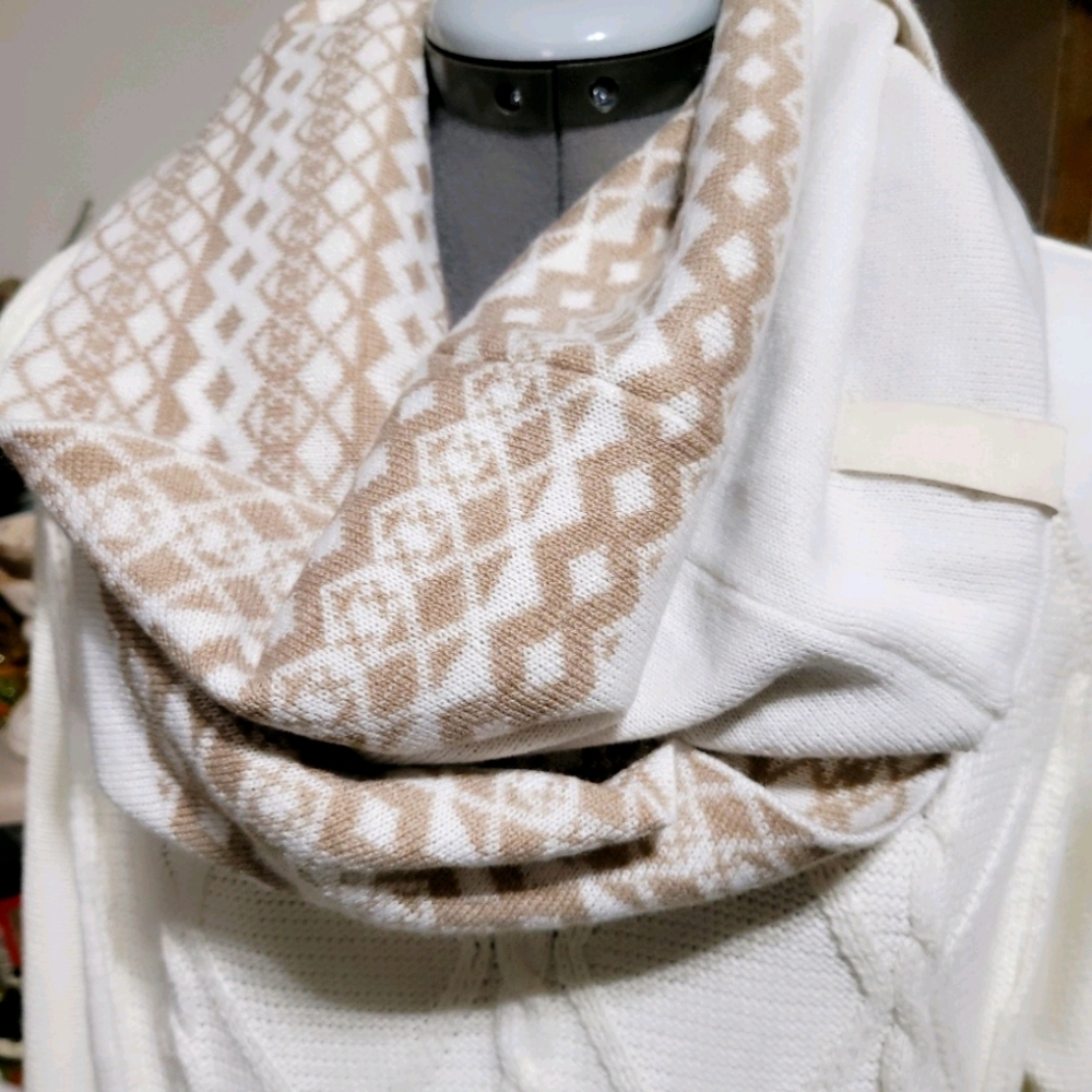 Calvin Klein Infinity Loop Scarf - Picture 3 of 3